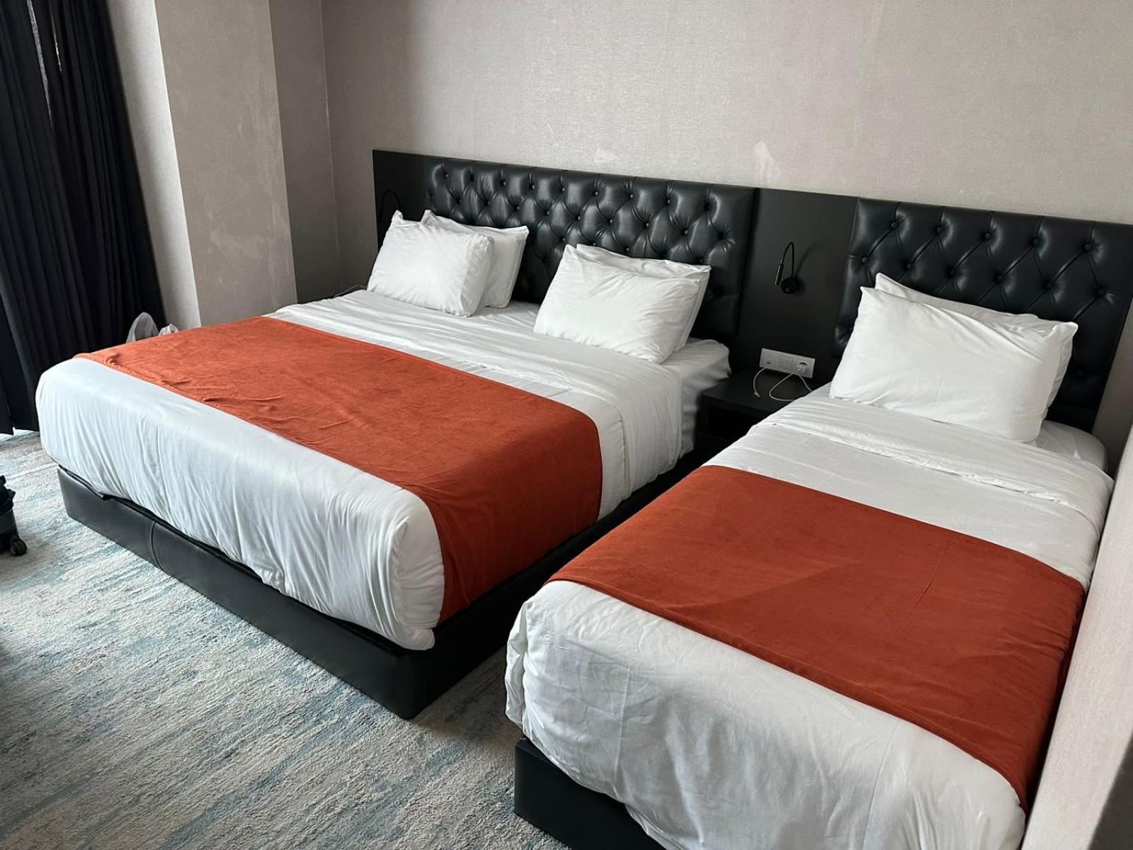 M 1 T Hotel Tbilisi Buitenkant foto