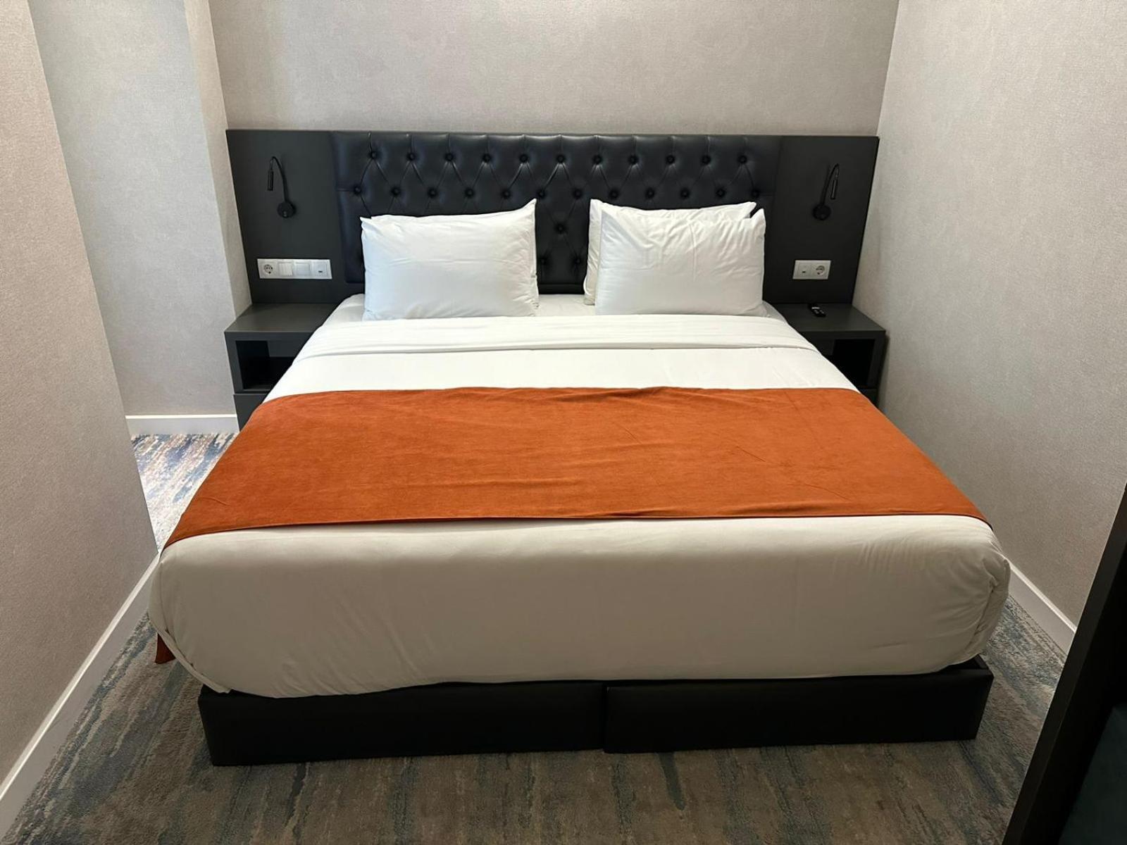 M 1 T Hotel Tbilisi Buitenkant foto