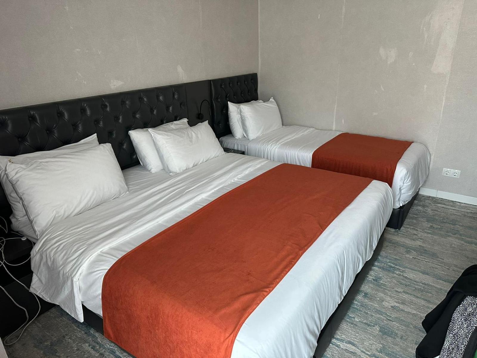 M 1 T Hotel Tbilisi Buitenkant foto