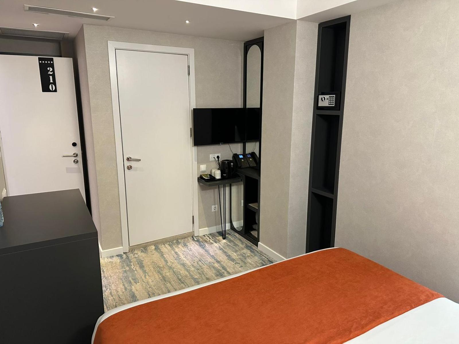 M 1 T Hotel Tbilisi Buitenkant foto