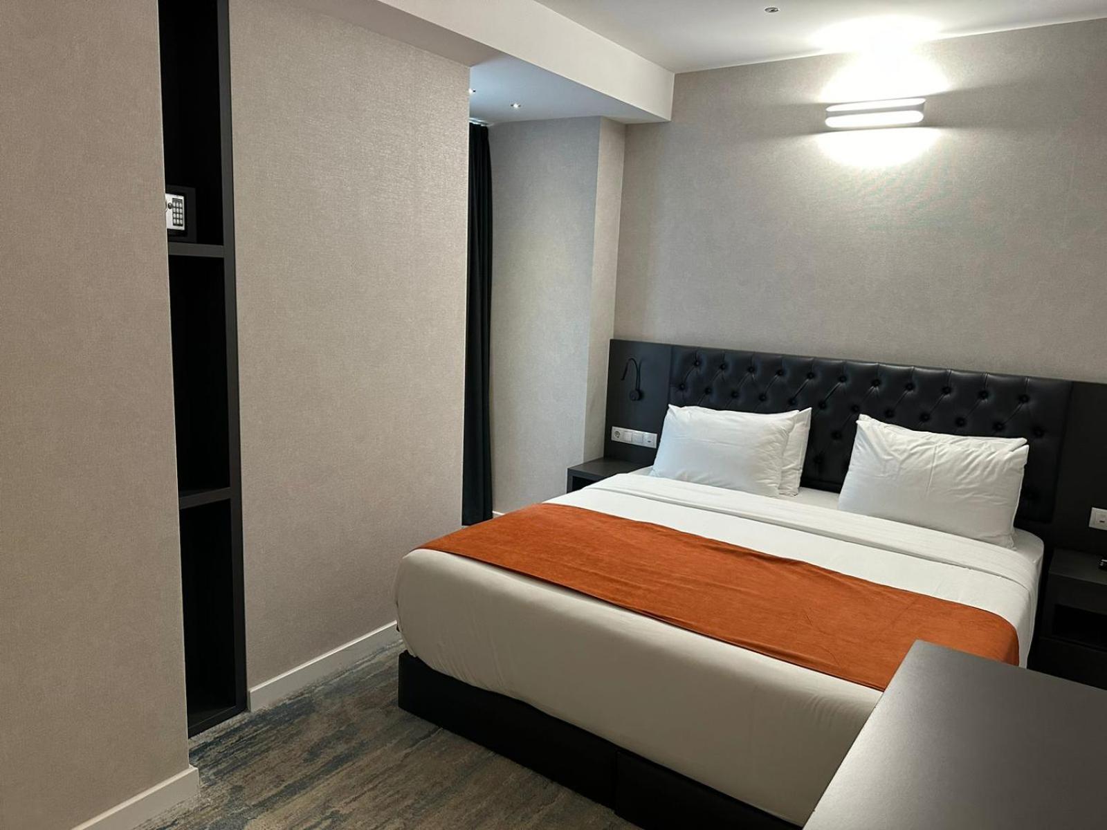 M 1 T Hotel Tbilisi Buitenkant foto