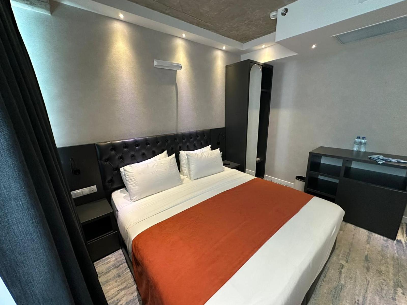 M 1 T Hotel Tbilisi Buitenkant foto