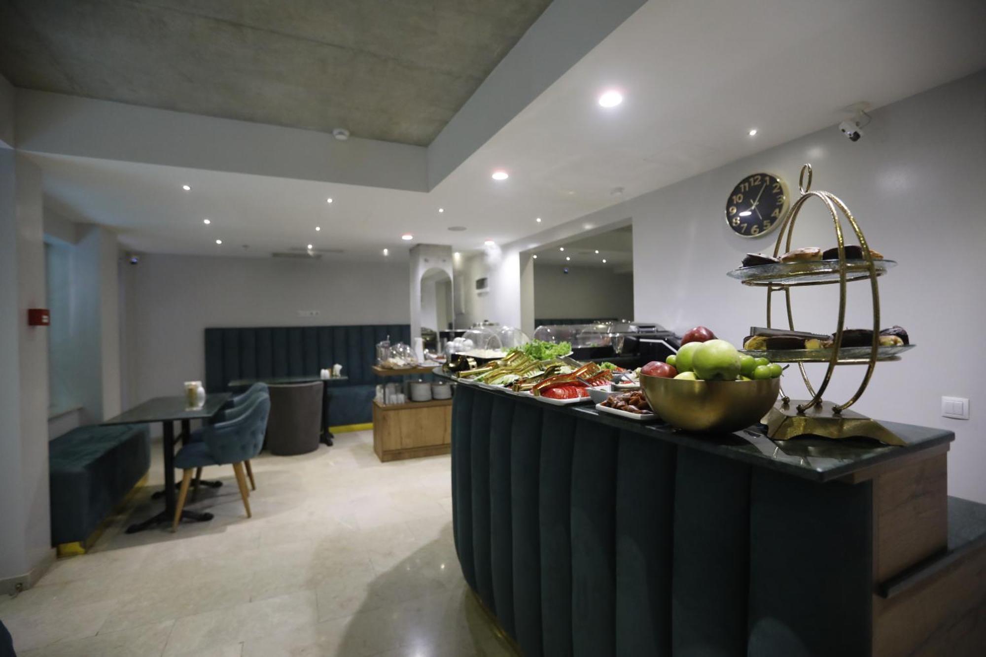 M 1 T Hotel Tbilisi Buitenkant foto