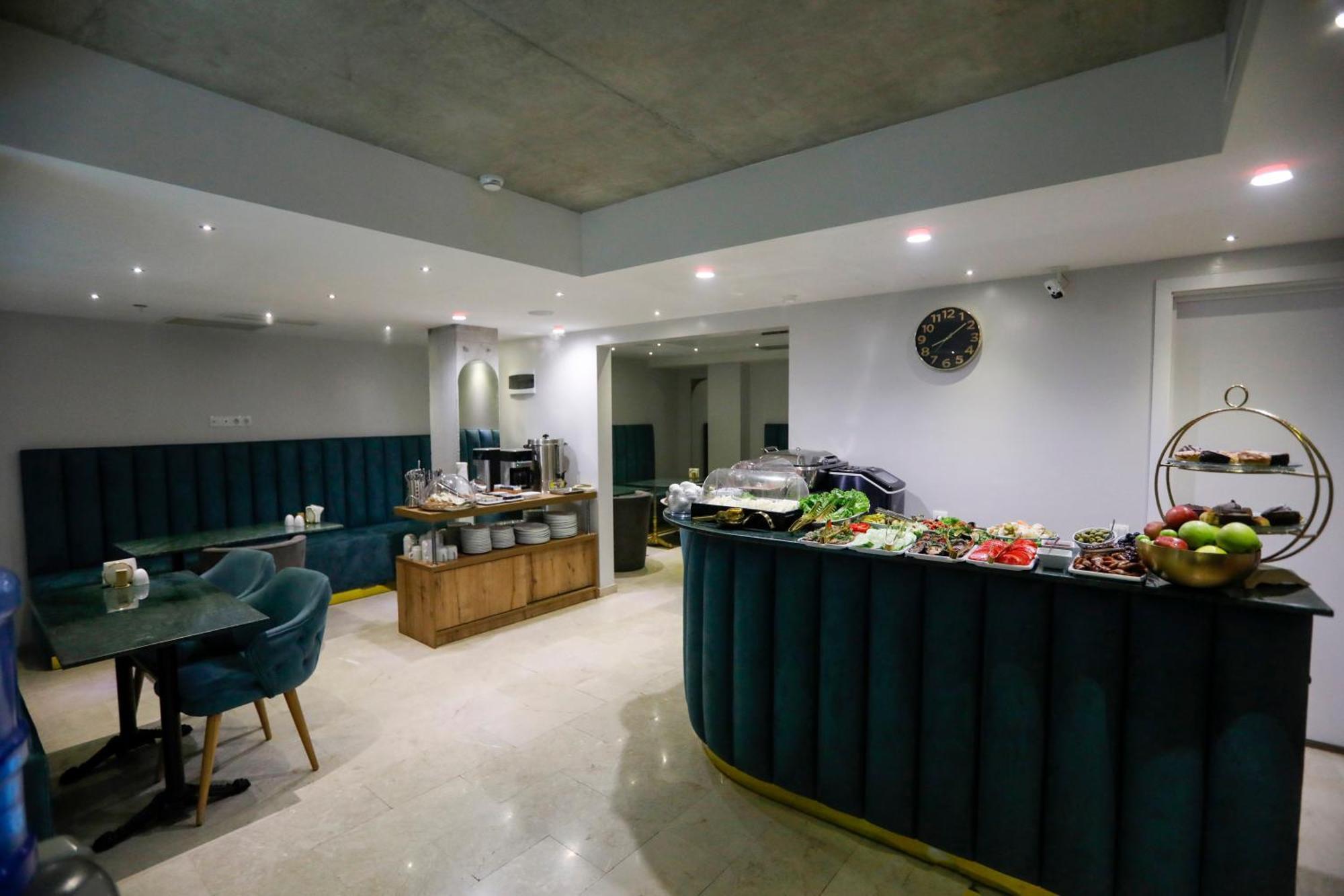 M 1 T Hotel Tbilisi Buitenkant foto