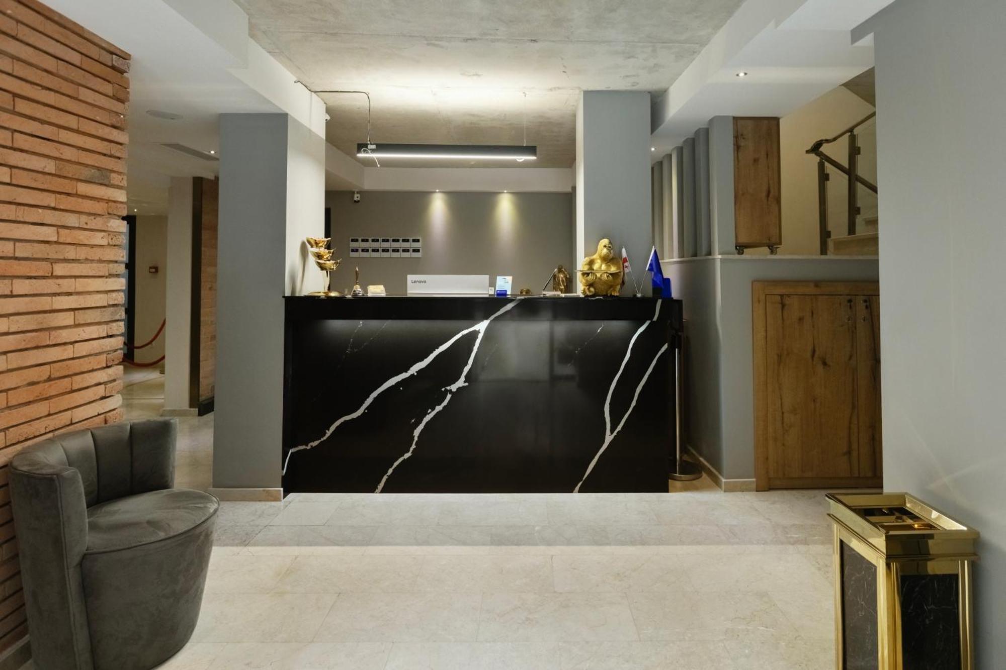 M 1 T Hotel Tbilisi Buitenkant foto