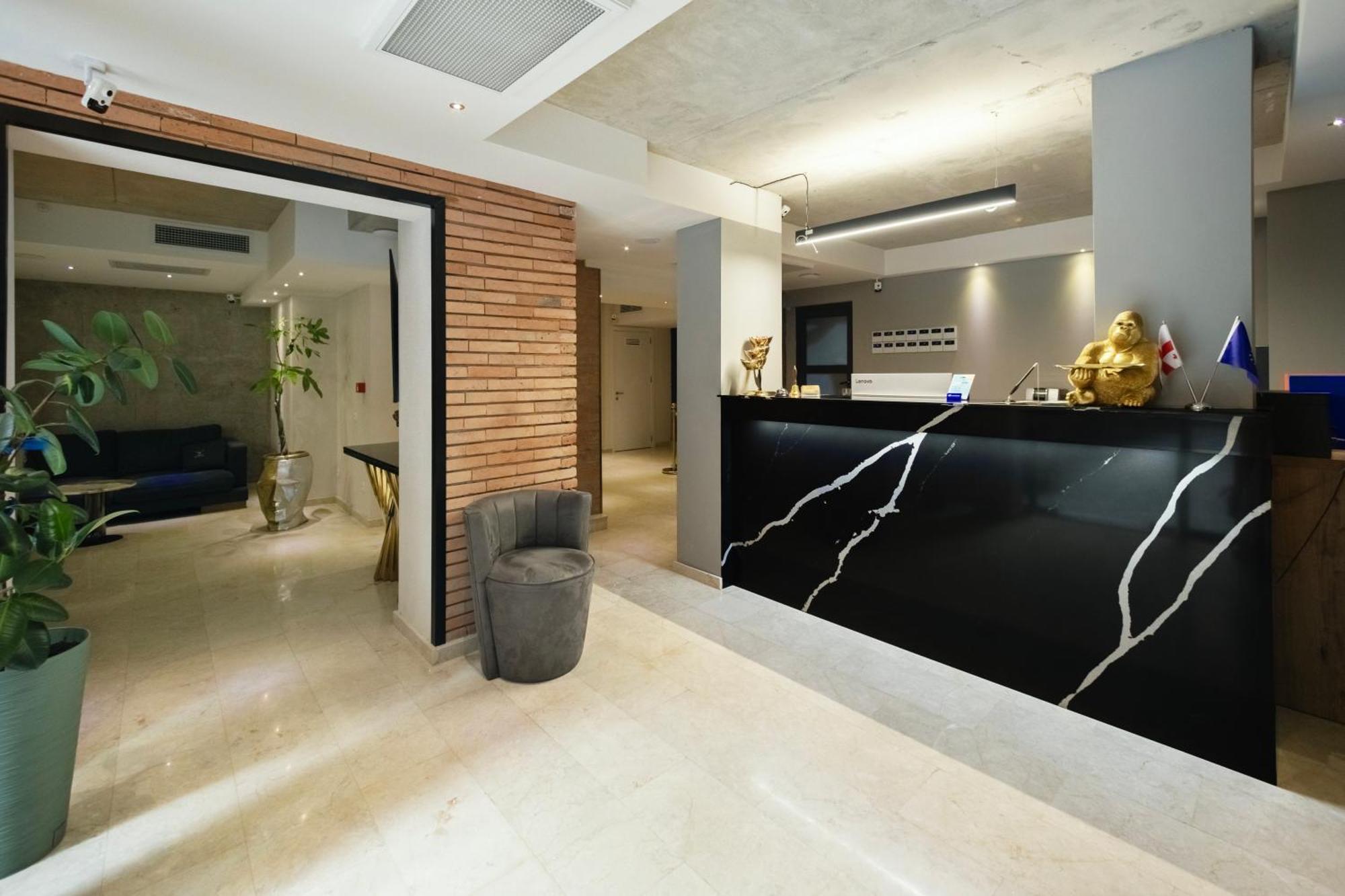 M 1 T Hotel Tbilisi Buitenkant foto