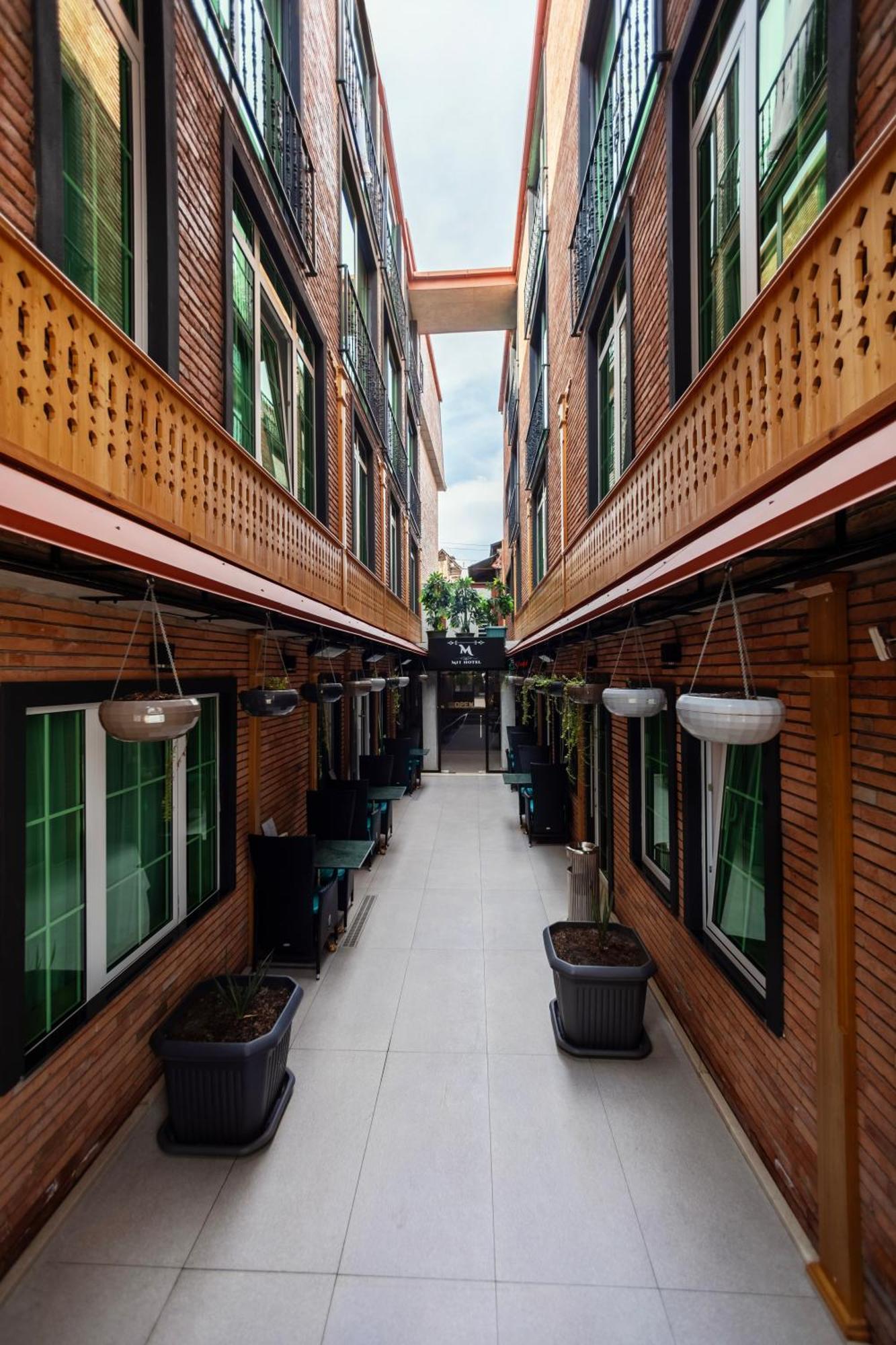 M 1 T Hotel Tbilisi Buitenkant foto