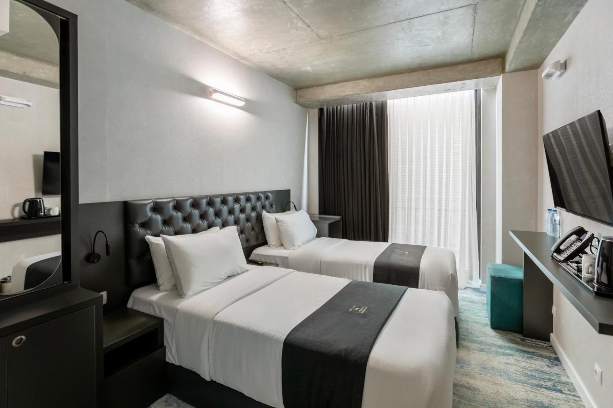M 1 T Hotel Tbilisi Buitenkant foto