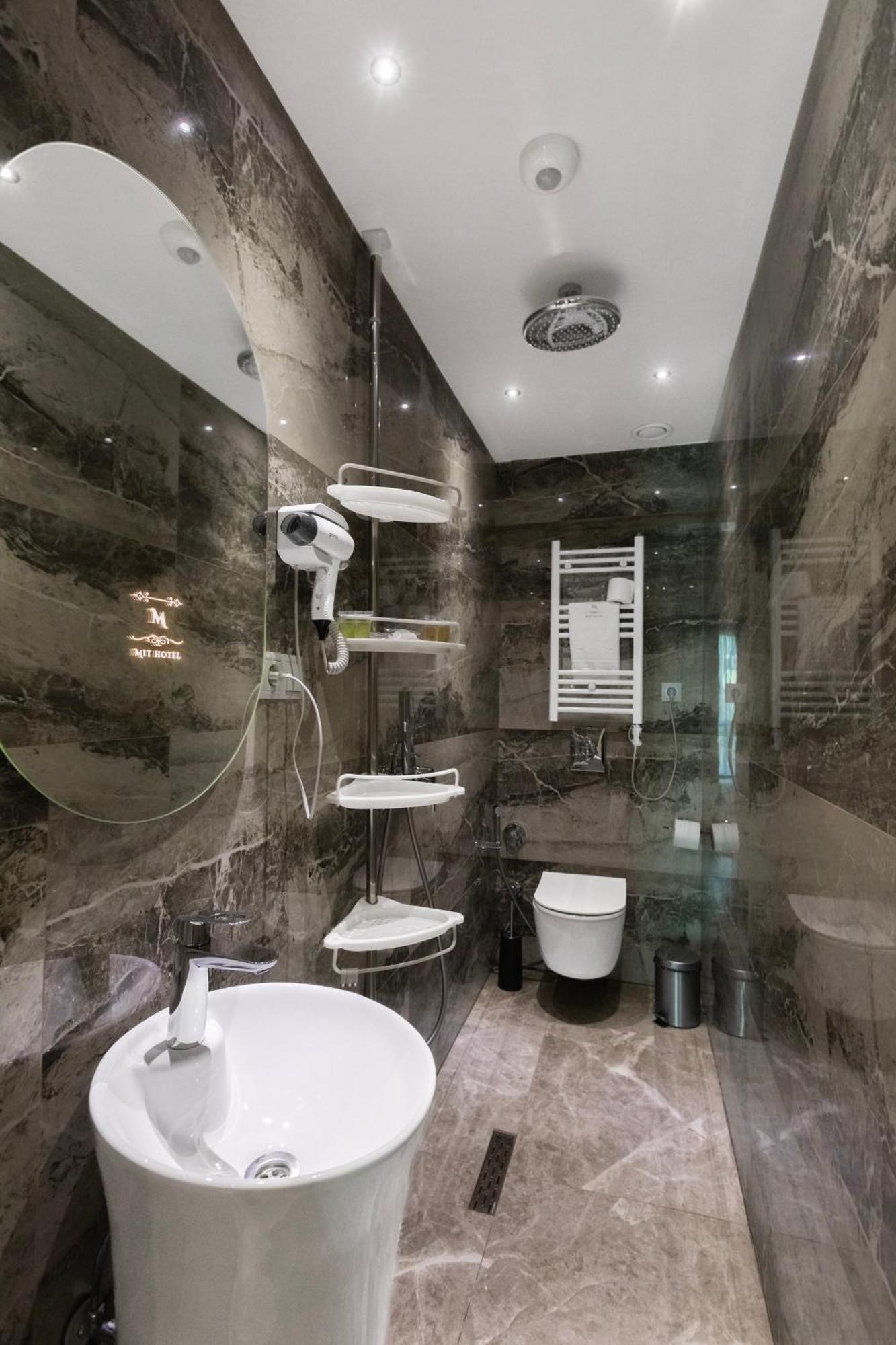 M 1 T Hotel Tbilisi Buitenkant foto