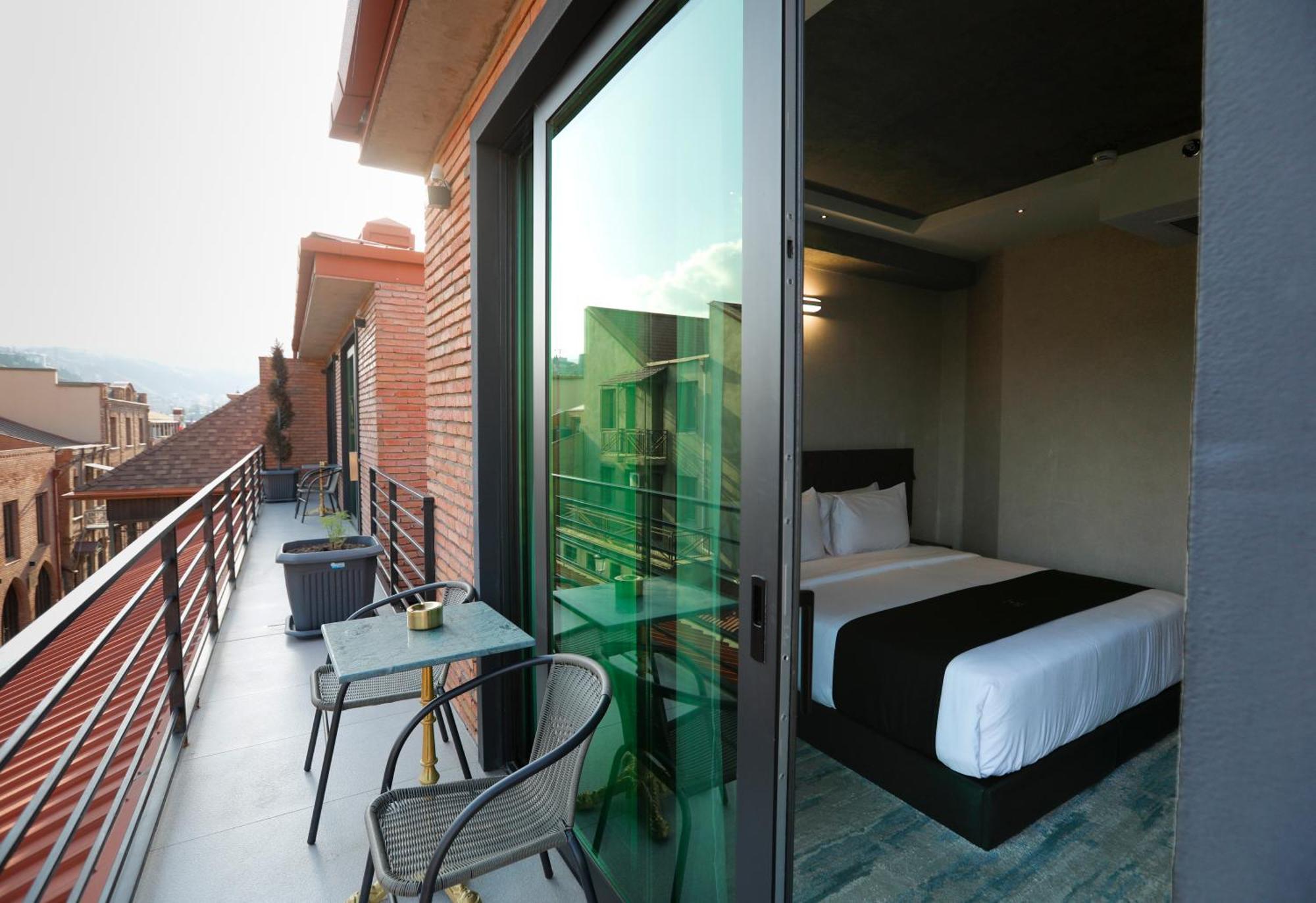 M 1 T Hotel Tbilisi Buitenkant foto