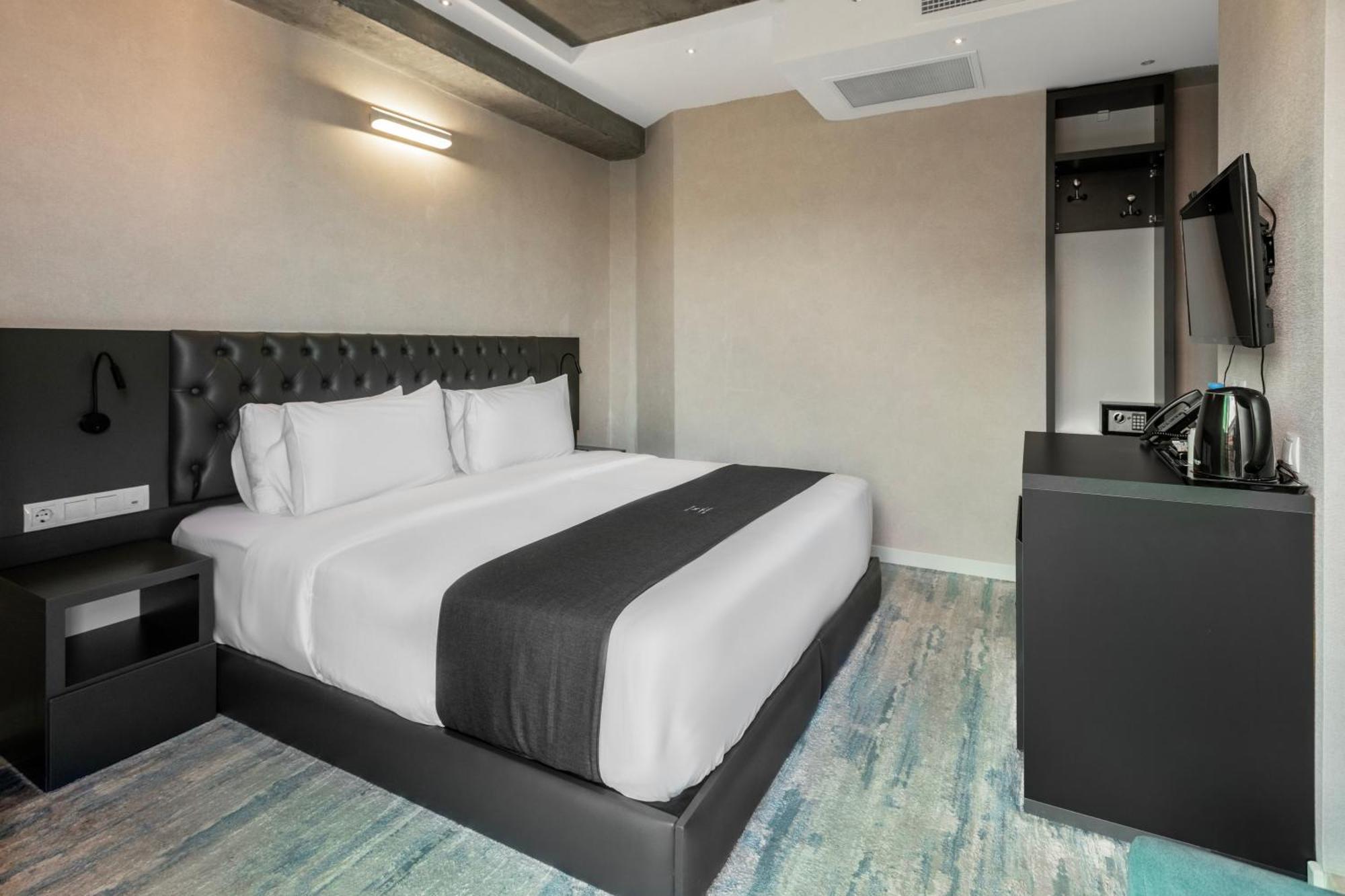 M 1 T Hotel Tbilisi Buitenkant foto
