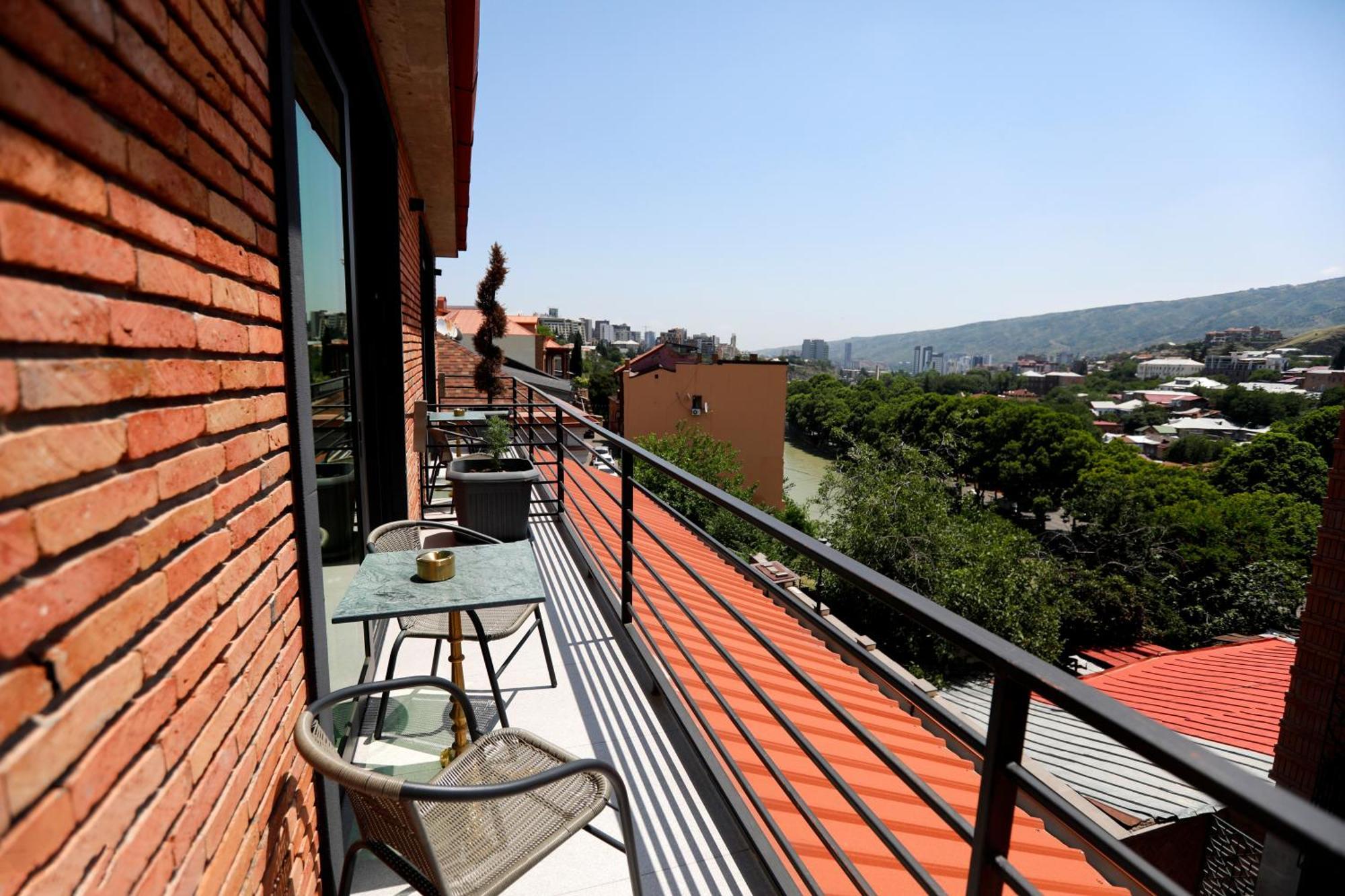 M 1 T Hotel Tbilisi Buitenkant foto