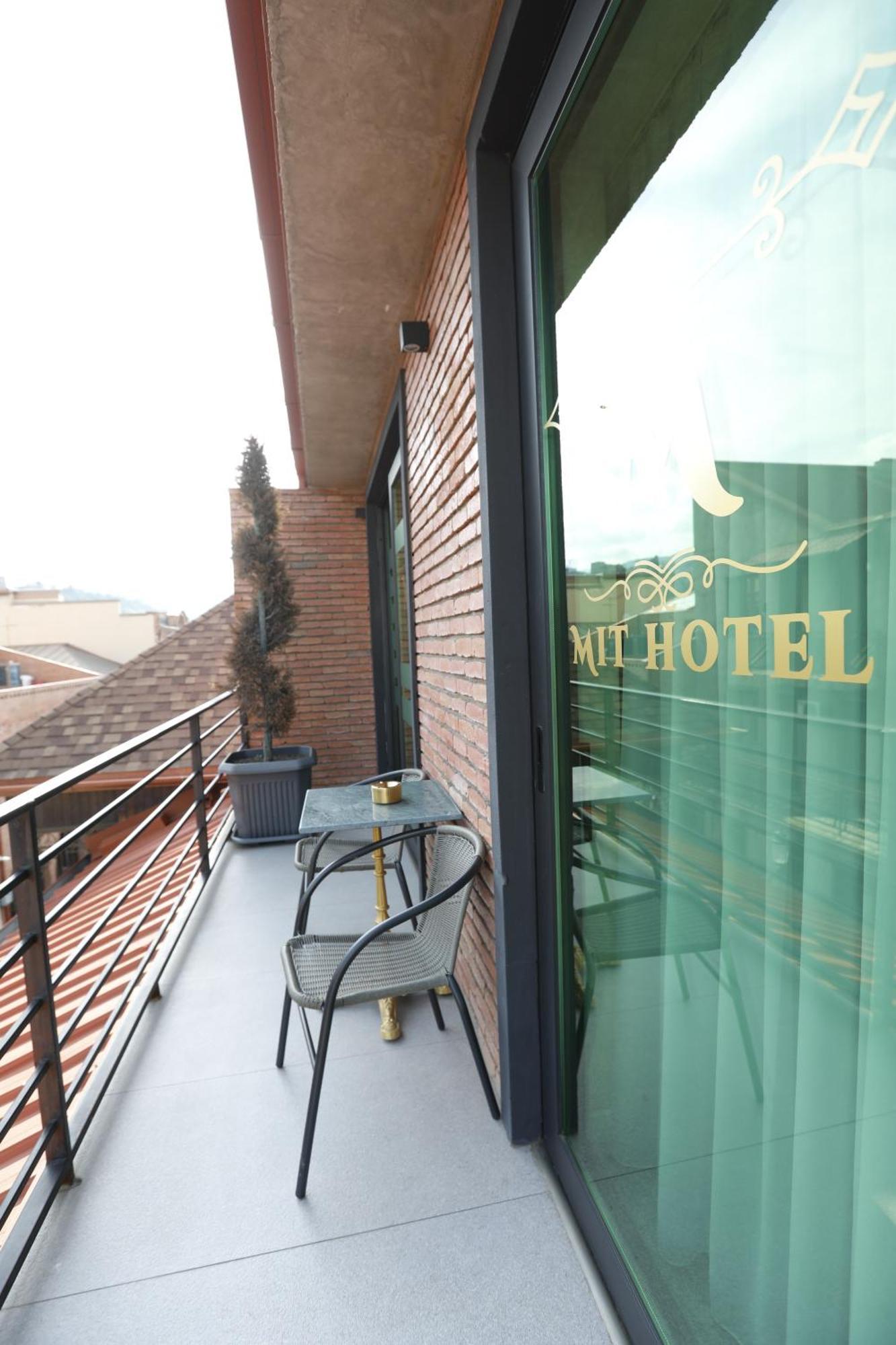 M 1 T Hotel Tbilisi Buitenkant foto