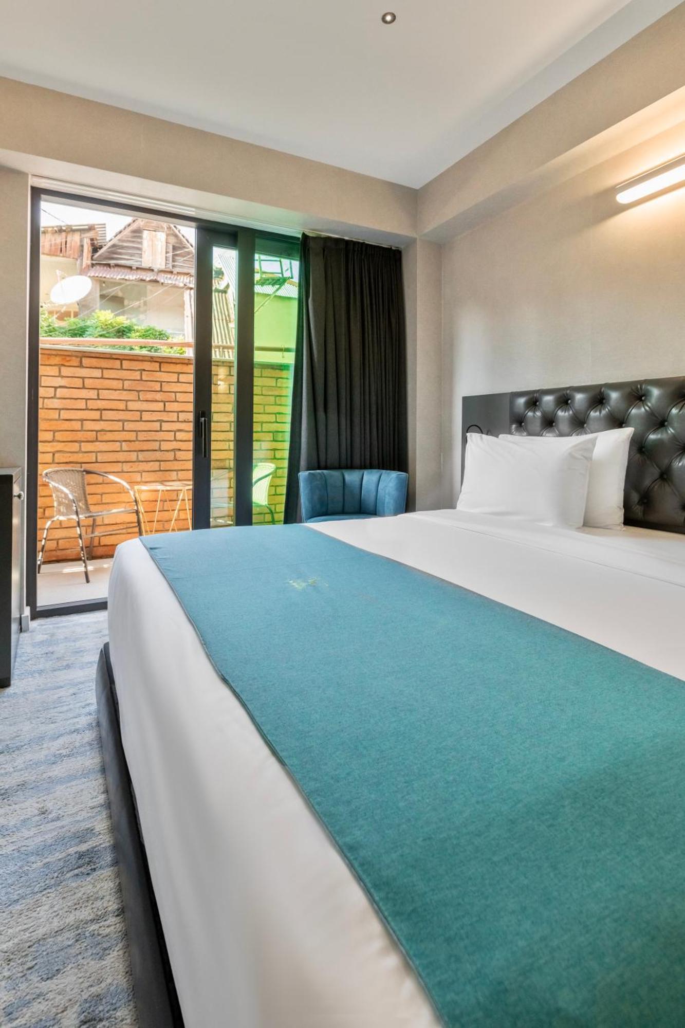 M 1 T Hotel Tbilisi Buitenkant foto