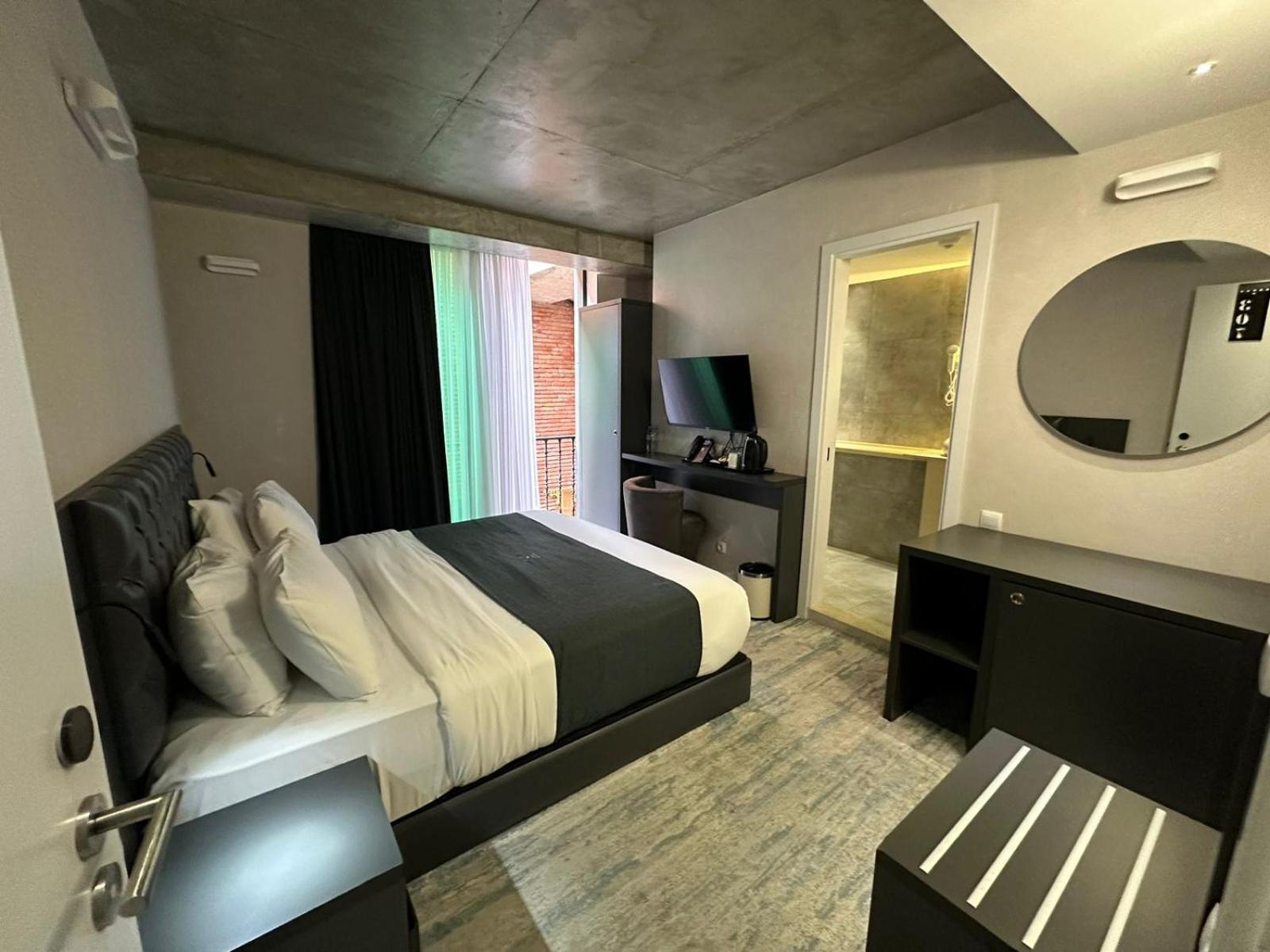 M 1 T Hotel Tbilisi Buitenkant foto