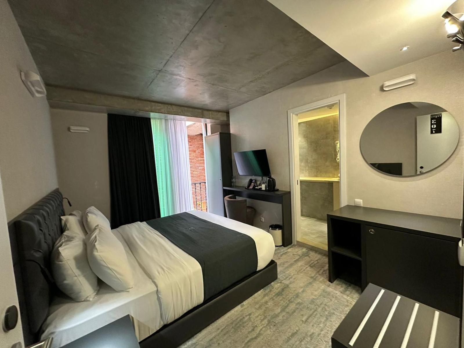 M 1 T Hotel Tbilisi Buitenkant foto